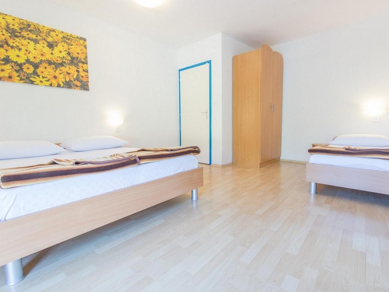 Apartment And Rooms Kristina Baška Exteriör bild